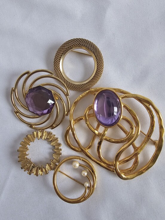 Vintage Jewelry - Vintage Lot Of Gold Tone Brooch with Purple Cabochon Accent - Women Jewelry